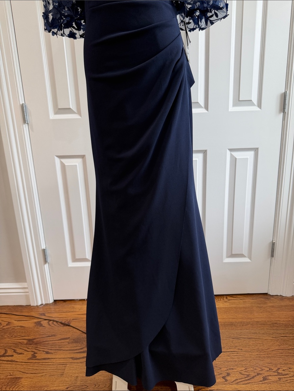 NWT XSCAPE Off-Shoulder Navy Evening Gown Floral Lace Sleeves Size 12 - Picture 6 of 14